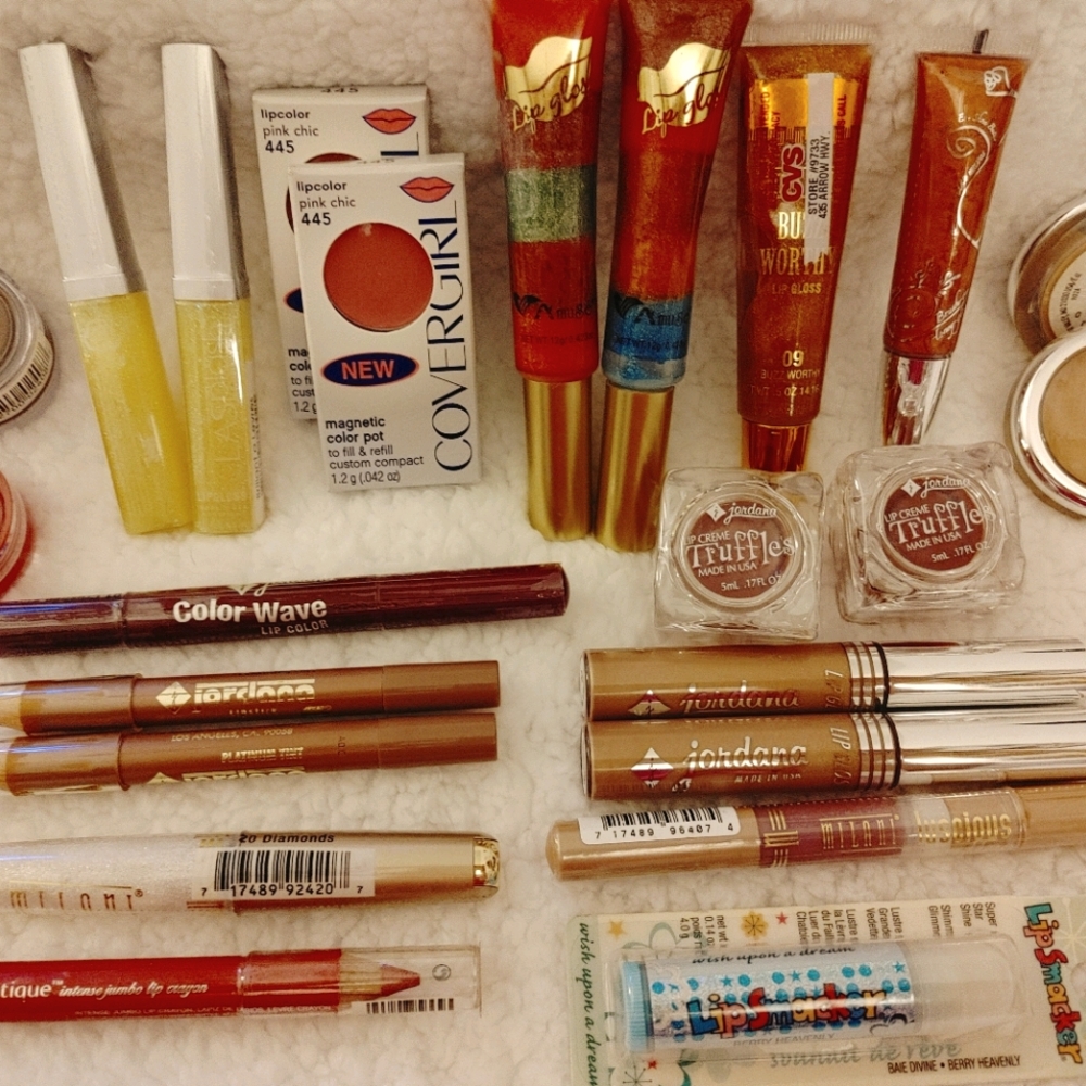 Various lip gloss
